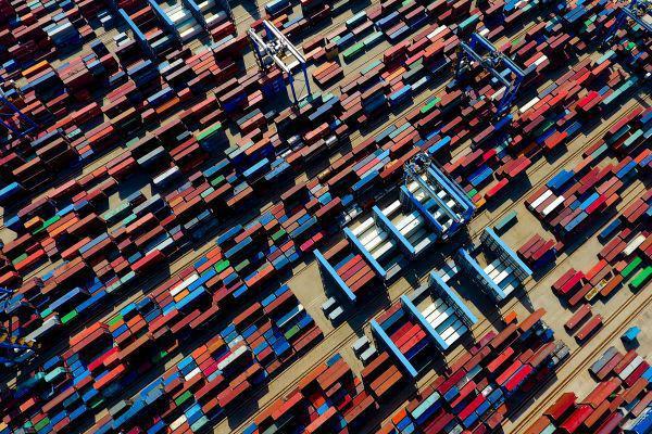 英媒:美國(guó)8月商品貿(mào)易逆差擴(kuò)大 批發(fā)和零售庫(kù)存增長(zhǎng)強(qiáng)勁